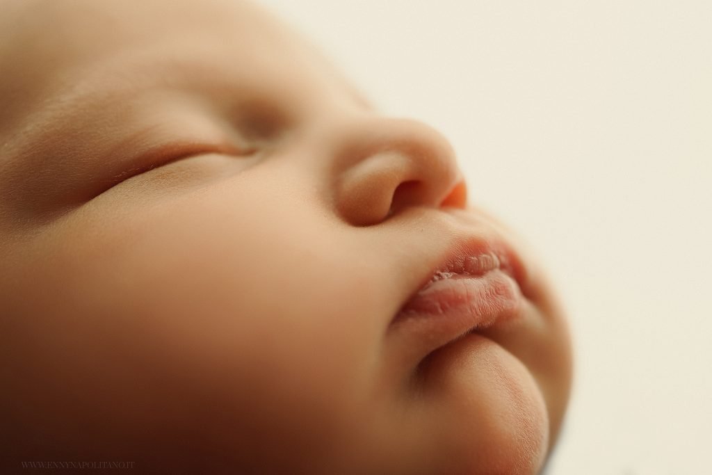 foto di un profilo di un neonato